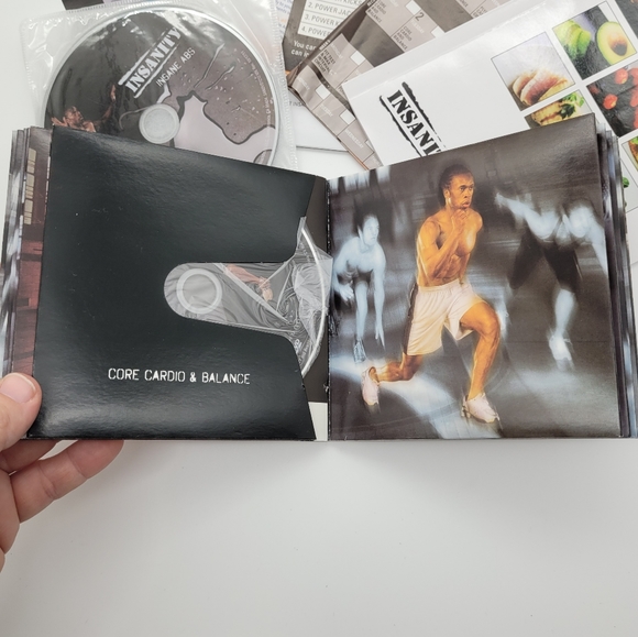 BEACHBODY | Insanity workout DVD set - Picture 10 of 16